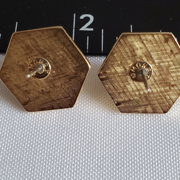 Vintage Monet Gold-Tone Pearl Stud Pierced Earrings - Picture 4 of 7